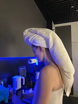 Snapshot of AshleyDouglas chatting on March 2025 08:05:02 AM AshleyDouglas online show from March 2025 08:05:02 AM