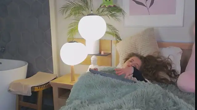 Snapshot of AshleyDouglas chatting on March 2025 12:01:02 PM AshleyDouglas online show from March 2025 12:01:02 PM