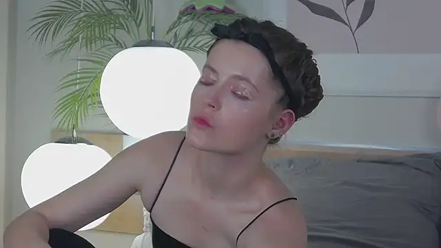 Snapshot of AshleyDouglas chatting on March 2025 04:24:02 AM AshleyDouglas online show from March 2025 04:24:02 AM