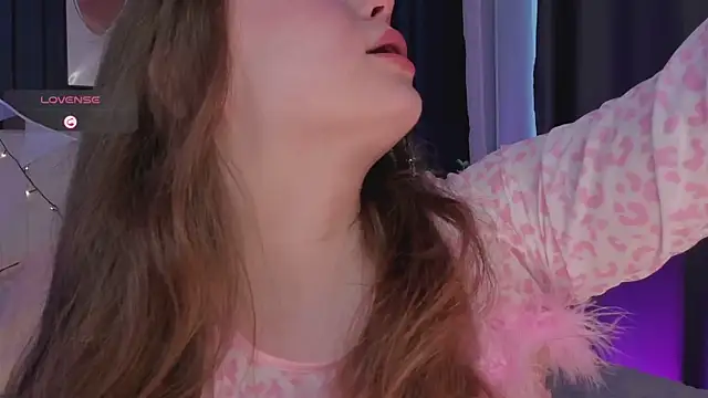 Snapshot of SunnyRisha chatting on February 2025 06:28:01 AM SunnyRisha online show from February 2025 06:28:01 AM