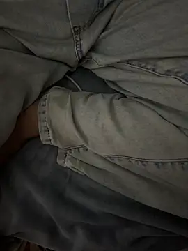 Snapshot of CM100412 chatting on April 2026 03:47:02 PM CM100412 online show from April 2026 03:47:02 PM