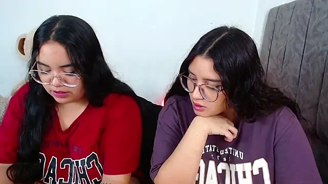 Snapshot of maddie-and-chelsea- chatting on January 2025 10:43:02 PM maddie-and-chelsea- online show from January 2025 10:43:02 PM