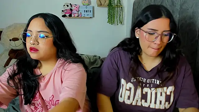 Snapshot of maddie-and-chelsea- chatting on October 2025 11:06:01 AM maddie-and-chelsea- online show from October 2025 11:06:01 AM