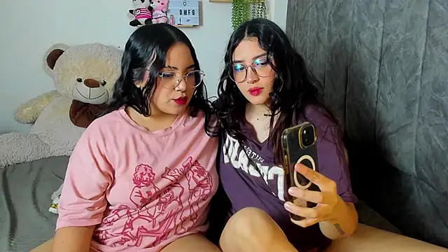 Snapshot of maddie-and-chelsea- chatting on October 2025 11:18:02 AM maddie-and-chelsea- online show from October 2025 11:18:02 AM