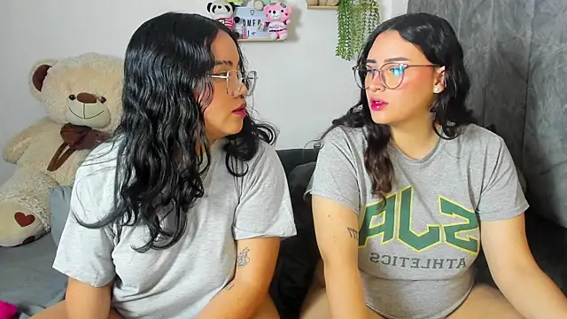 Snapshot of maddie-and-chelsea- chatting on October 2025 10:21:02 AM maddie-and-chelsea- online show from October 2025 10:21:02 AM