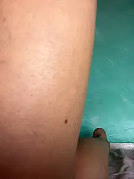 Snapshot of xMirana_ chatting on October 2025 09:33:01 AM xMirana online show from October 2025 09:33:01 AM