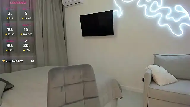 Snapshot of _cometoseeme_ chatting on January 2025 05:20:01 PM cometoseeme online show from January 2025 05:20:01 PM