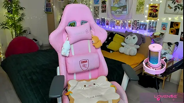 Snapshot of Sunny_Elly chatting on April 2026 06:22:01 AM Sunny Elly online show from April 2026 06:22:01 AM