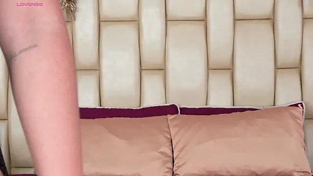 Alexa Miss online show from November 2025 07:19:01 PM