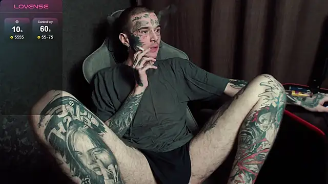 Snapshot of lonelycrystal chatting on October 2025 09:17:02 PM lonelycrystal online show from October 2025 09:17:02 PM