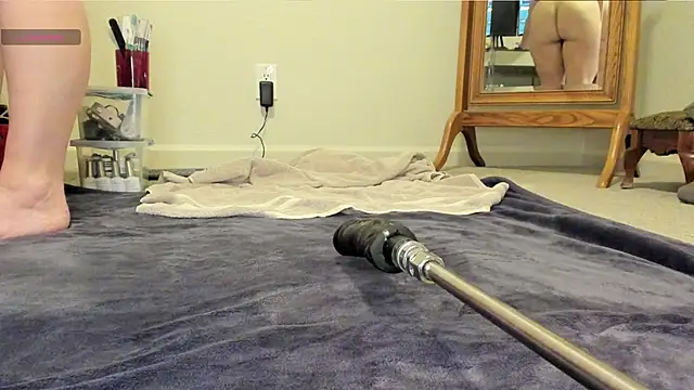 Peaches N Kreme online show from November 2025 05:50:01 AM