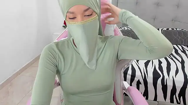 Snapshot of Hanaa_latif chatting on December 2024 03:42:02 PM Hanaa latif online show from December 2024 03:42:02 PM