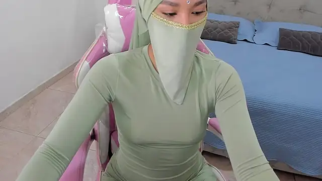 Snapshot of Hanaa_latif chatting on December 2024 03:33:02 PM Hanaa latif online show from December 2024 03:33:02 PM