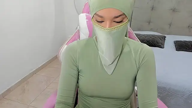 Snapshot of Hanaa_latif chatting on December 2024 07:24:02 PM Hanaa latif online show from December 2024 07:24:02 PM