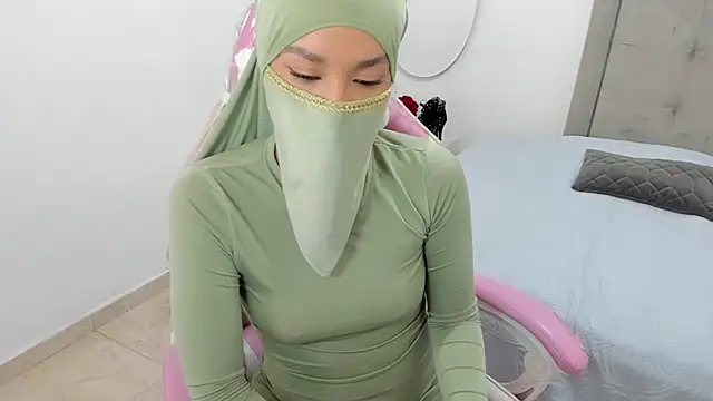 Snapshot of Hanaa_latif chatting on December 2024 03:26:01 PM Hanaa latif online show from December 2024 03:26:01 PM