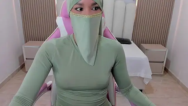 Snapshot of Hanaa_latif chatting on January 2025 03:27:01 PM Hanaa latif online show from January 2025 03:27:01 PM