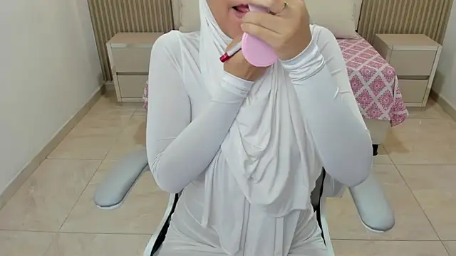 Snapshot of Hanaa_latif chatting on March 2025 12:14:02 PM Hanaa latif online show from March 2025 12:14:02 PM