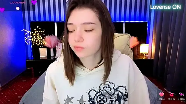 Snapshot of Cherry_Wipe chatting on April 2026 06:32:01 AM Cherry Wipe online show from April 2026 06:32:01 AM