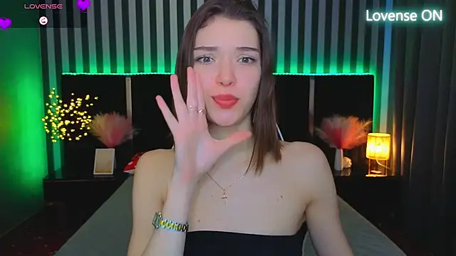 Snapshot of Cherry_Wipe chatting on May 2026 06:20:01 AM Cherry Wipe online show from May 2026 06:20:01 AM