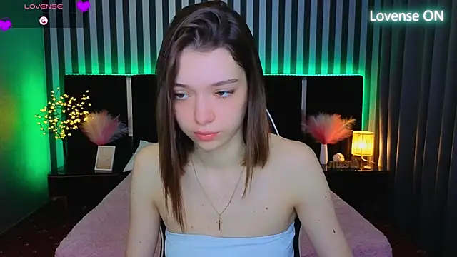 Snapshot of Cherry_Wipe chatting on June 2026 06:05:02 AM Cherry Wipe online show from June 2026 06:05:02 AM