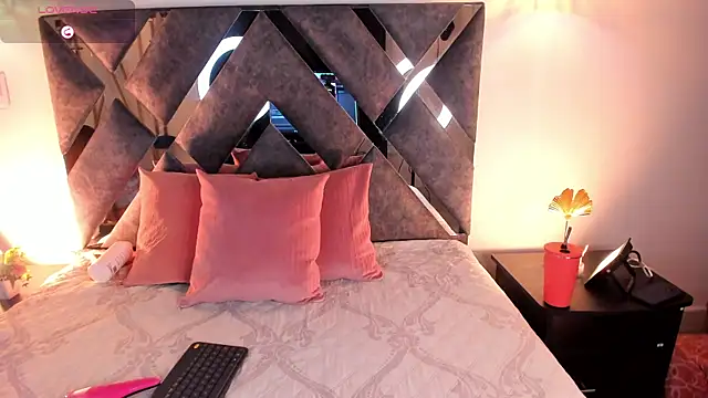 Mia ross16 online show from February 2025 07:44:02 PM