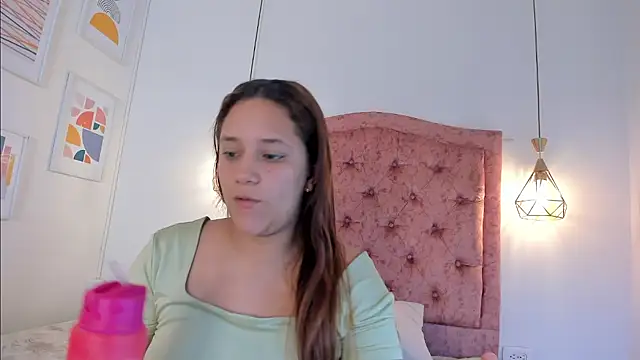 Snapshot of aprill21_ chatting on December 2024 01:55:01 PM aprill21 online show from December 2024 01:55:01 PM