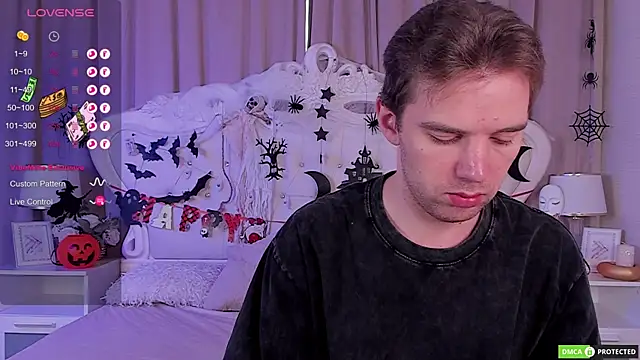 ArthurWhitee online show from October 2025 03:06:01 AM