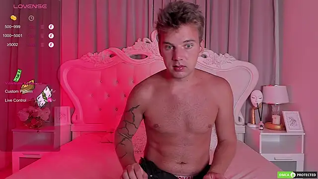 ArthurWhitee online show from November 2025 03:19:02 AM