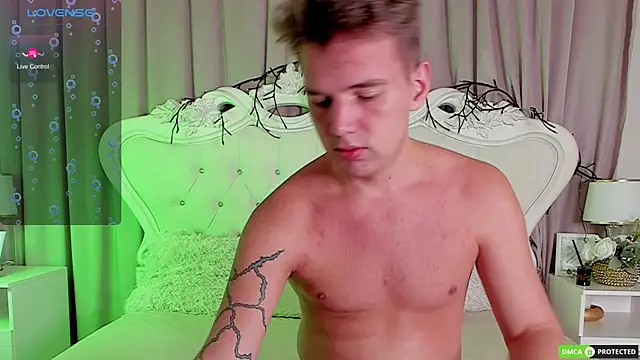 ArthurWhitee online show from January 2026 03:10:02 AM