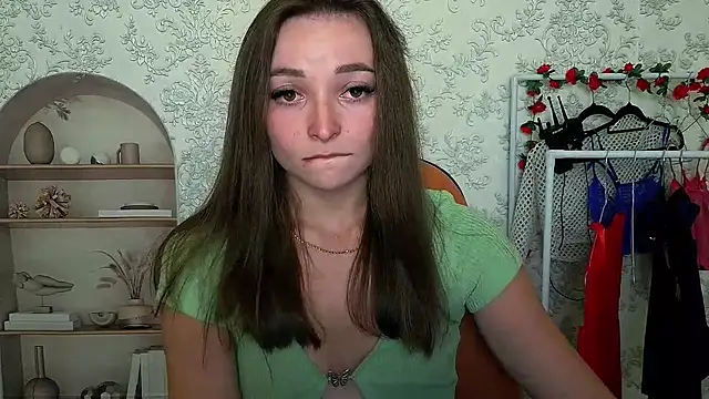  Barbie Kiss  online show from September 2025 03:27:02 PM