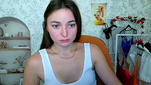  Barbie Kiss  online show from October 2025 05:07:02 AM