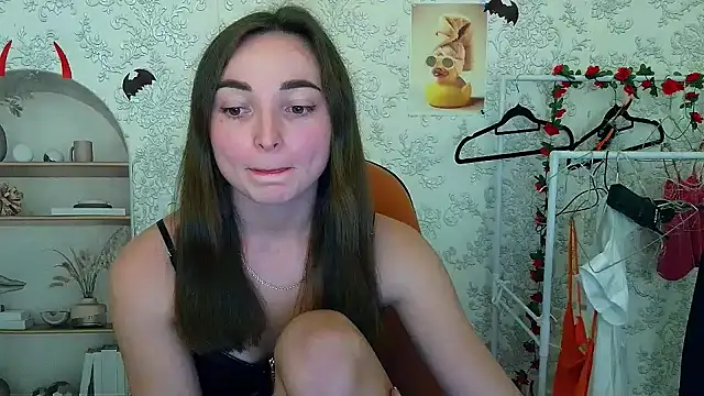  Barbie Kiss  online show from November 2025 05:34:01 PM