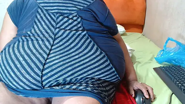 Snapshot of tinagiant chatting on November 2025 08:02:01 AM tinagiant online show from November 2025 08:02:01 AM