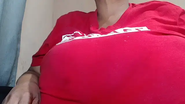 Snapshot of tinagiant chatting on November 2025 01:06:01 PM tinagiant online show from November 2025 01:06:01 PM