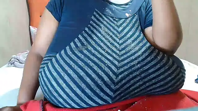 Snapshot of tinagiant chatting on November 2025 09:52:01 PM tinagiant online show from November 2025 09:52:01 PM