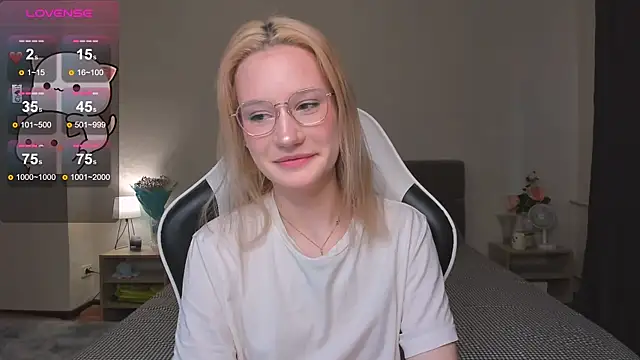 Snapshot of DearLia chatting on December 2024 10:44:02 AM DearLia online show from December 2024 10:44:02 AM