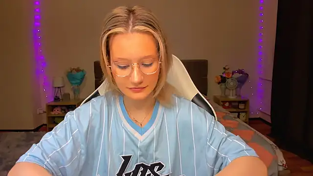 Snapshot of DearLia chatting on September 2025 08:42:01 PM DearLia online show from September 2025 08:42:01 PM