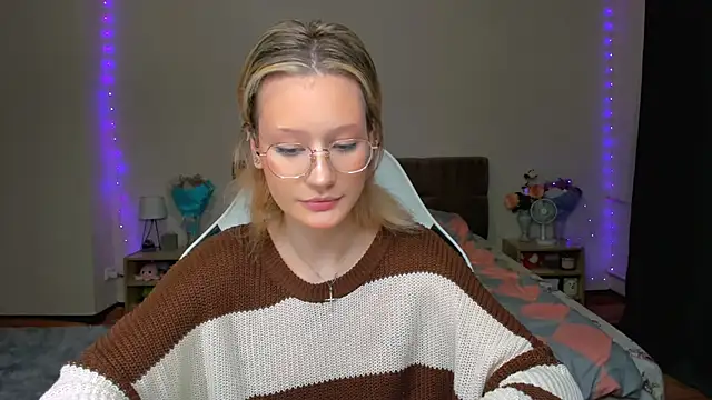 Snapshot of DearLia chatting on September 2025 09:04:02 PM DearLia online show from September 2025 09:04:02 PM