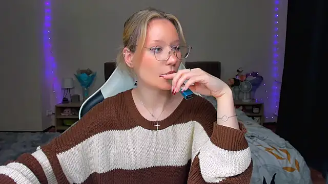 Snapshot of DearLia chatting on September 2025 07:59:02 PM DearLia online show from September 2025 07:59:02 PM