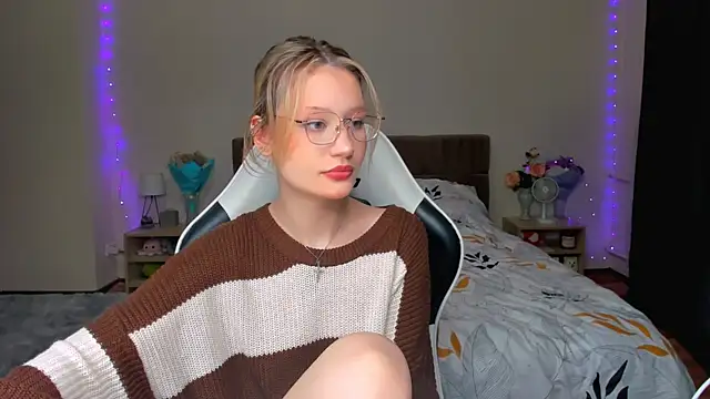 Snapshot of DearLia chatting on September 2025 08:21:01 PM DearLia online show from September 2025 08:21:01 PM