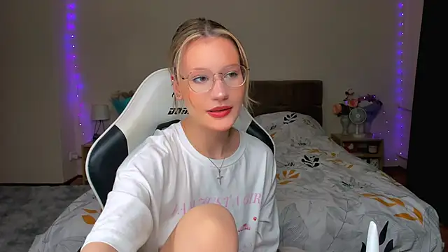 Snapshot of DearLia chatting on September 2025 08:12:02 PM DearLia online show from September 2025 08:12:02 PM