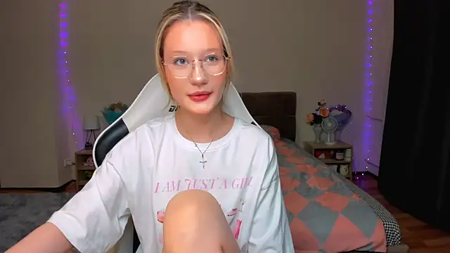 Snapshot of DearLia chatting on October 2025 10:30:01 PM DearLia online show from October 2025 10:30:01 PM