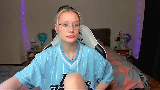 Snapshot of DearLia chatting on October 2025 09:48:01 PM DearLia online show from October 2025 09:48:01 PM