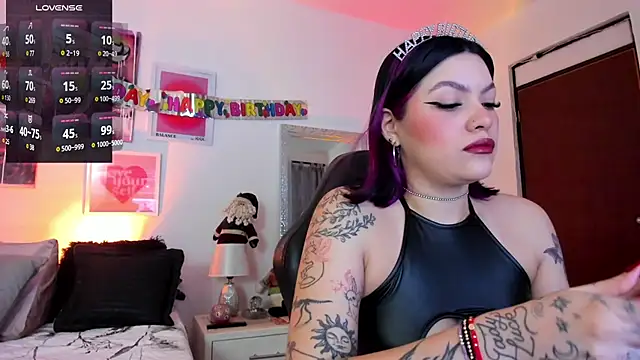 Snapshot of AnnieHuntters chatting on December 2024 02:04:01 AM AnnieHuntters online show from December 2024 02:04:01 AM