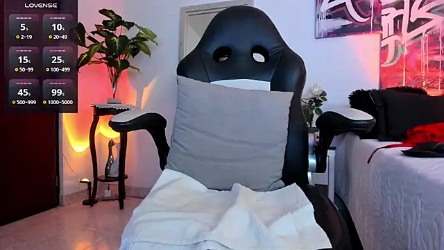 Snapshot of AnnieHuntters chatting on January 2025 03:01:01 AM AnnieHuntters online show from January 2025 03:01:01 AM