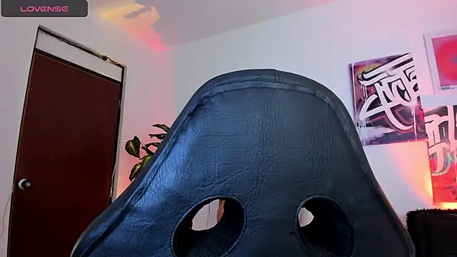 Snapshot of AnnieHuntters chatting on January 2025 02:57:02 AM AnnieHuntters online show from January 2025 02:57:02 AM