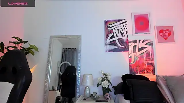 Snapshot of AnnieHuntters chatting on January 2025 02:49:02 AM AnnieHuntters online show from January 2025 02:49:02 AM