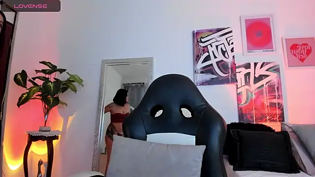 Snapshot of AnnieHuntters chatting on January 2025 02:58:02 AM AnnieHuntters online show from January 2025 02:58:02 AM