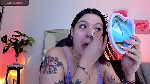 Snapshot of AnnieHuntters chatting on January 2025 02:31:02 AM AnnieHuntters online show from January 2025 02:31:02 AM