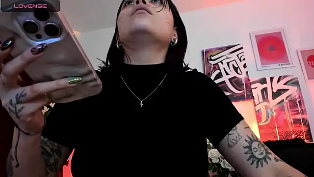 Snapshot of AnnieHuntters chatting on February 2025 03:56:02 AM AnnieHuntters online show from February 2025 03:56:02 AM